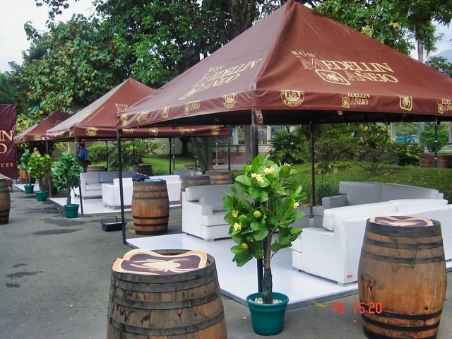 Montaje exterior de evento de consumo para Ron Medellín