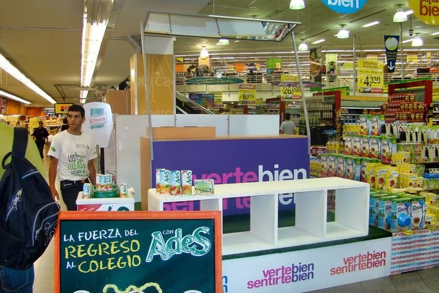 Activación con stand para la marca Ades