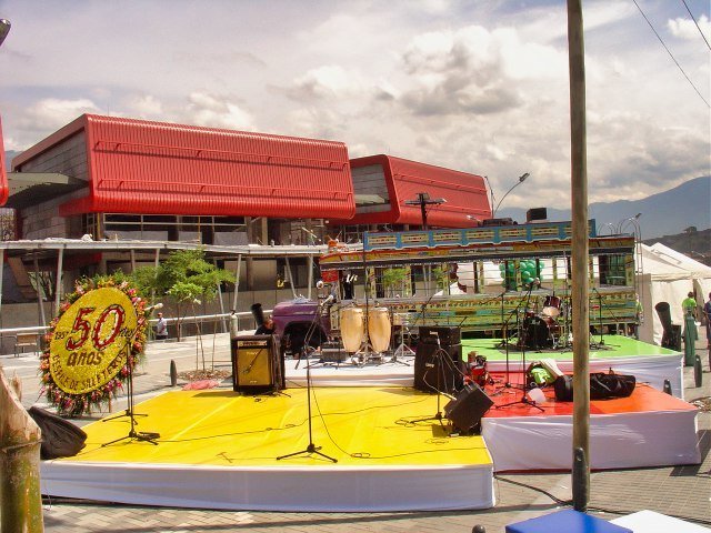 Escenario y Montaje para el Desfile de Silleteros