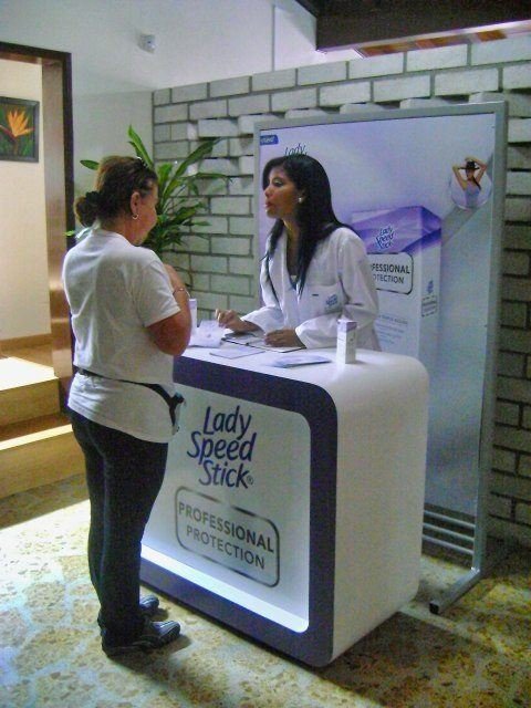 Promotora de marca Lady Speed Stick